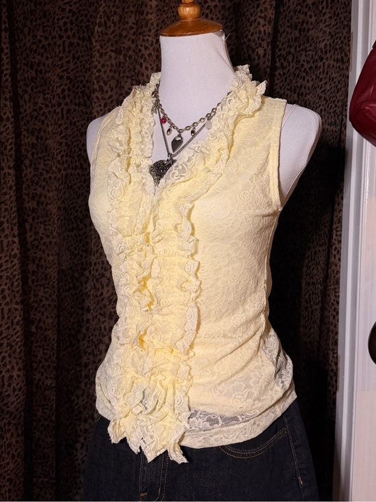 Tops - Yellow lace ruffle cami